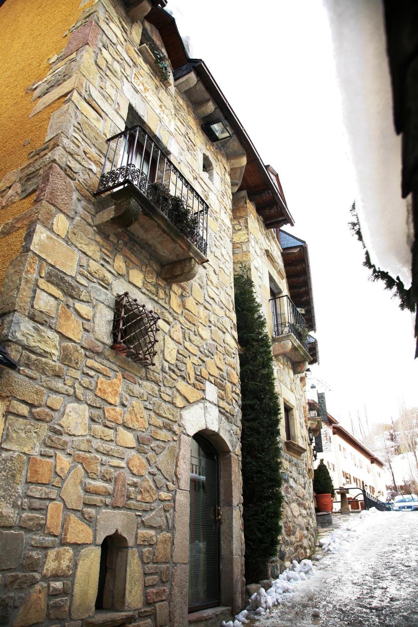 Hotel Almud Sallent De Gallego Exterior photo